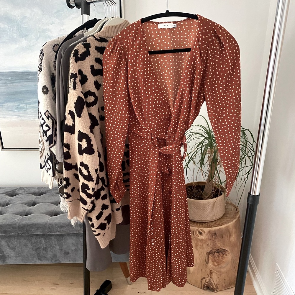 Lush polka dot dress with belt